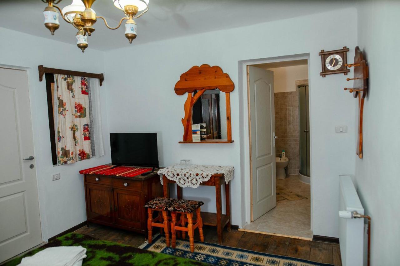 Casa Pe Valea Hartibaciului Pensionat Barcut Exteriör bild